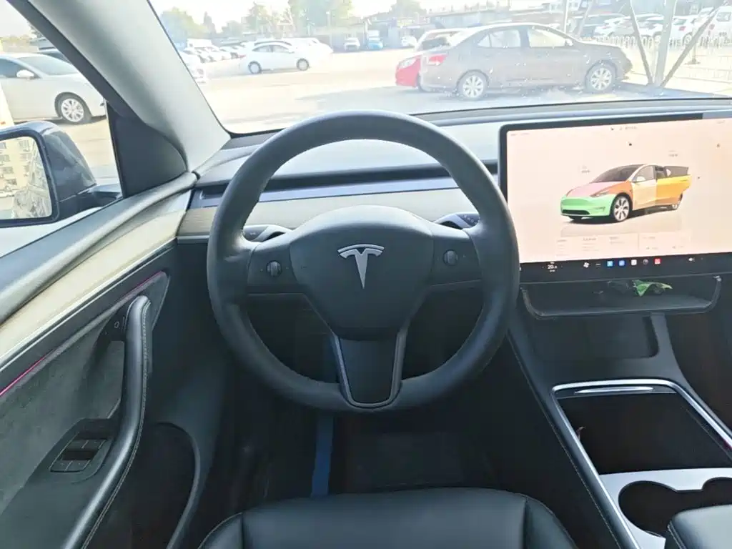 Tesla Model Y 2022 — фото 11