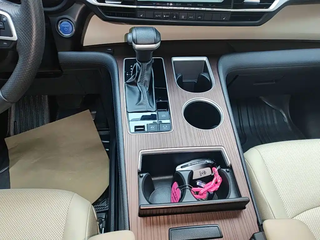 Toyota Granvia — миниатюра 14