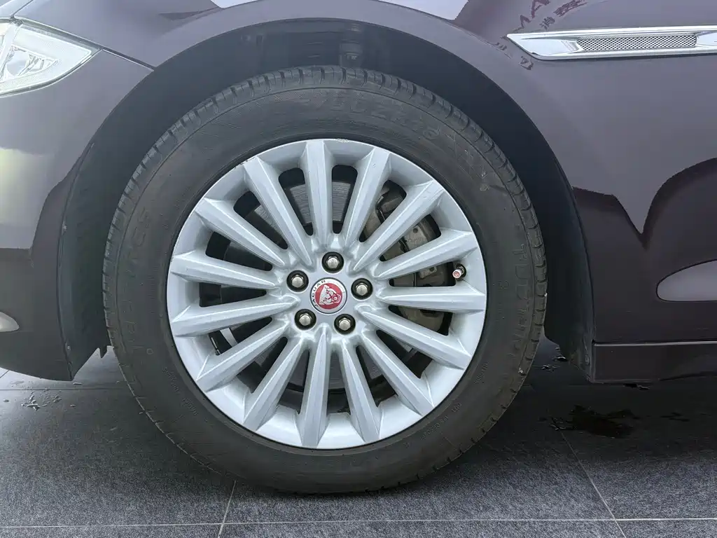 Jaguar XJ — миниатюра 12