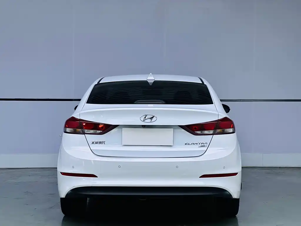 Hyundai Elantra — миниатюра 5
