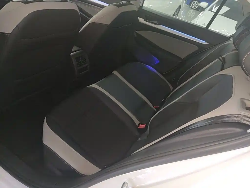 Volkswagen Golf — миниатюра 17