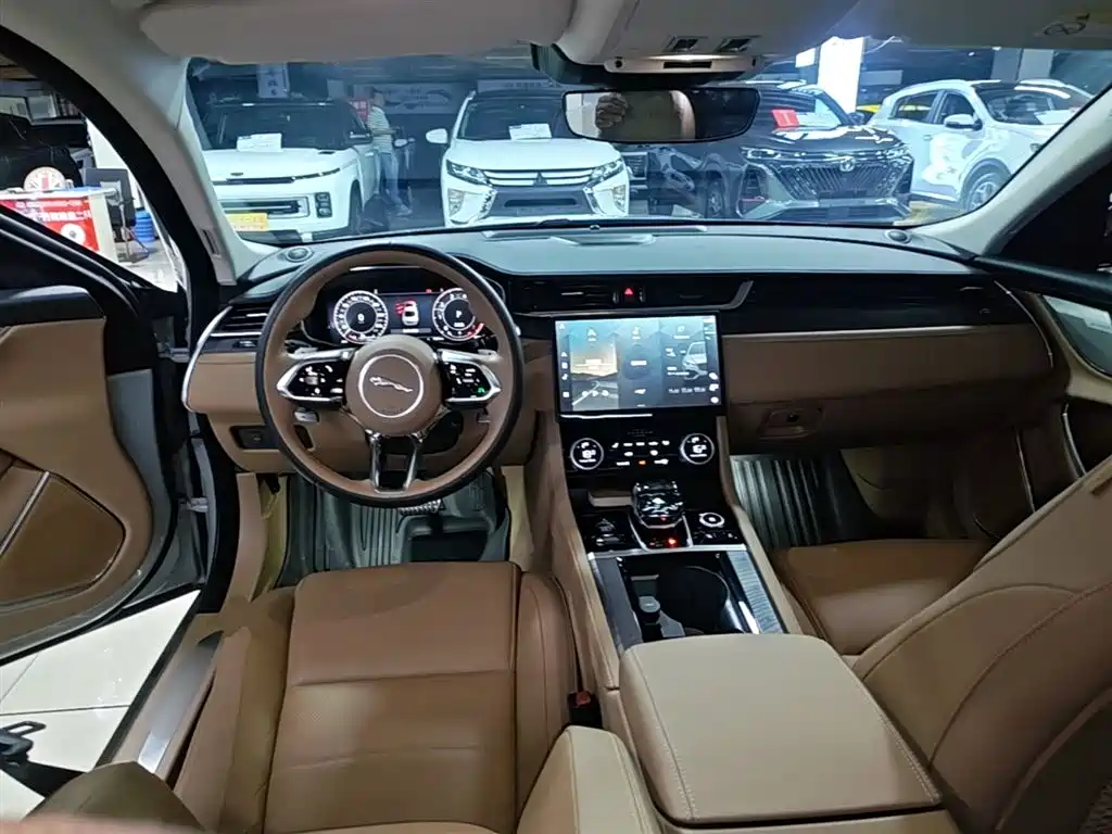 Jaguar XFL 2024 2.0T P250 Premium Luxury