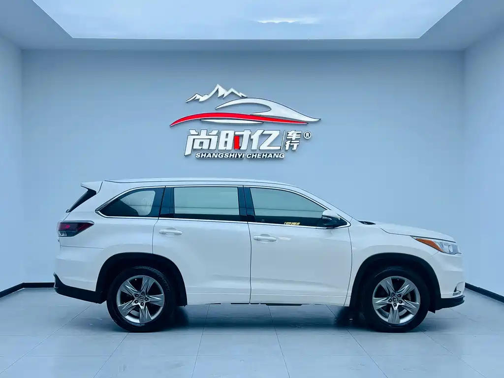Toyota Highlander 2017 2.0T Luxury 7 мест