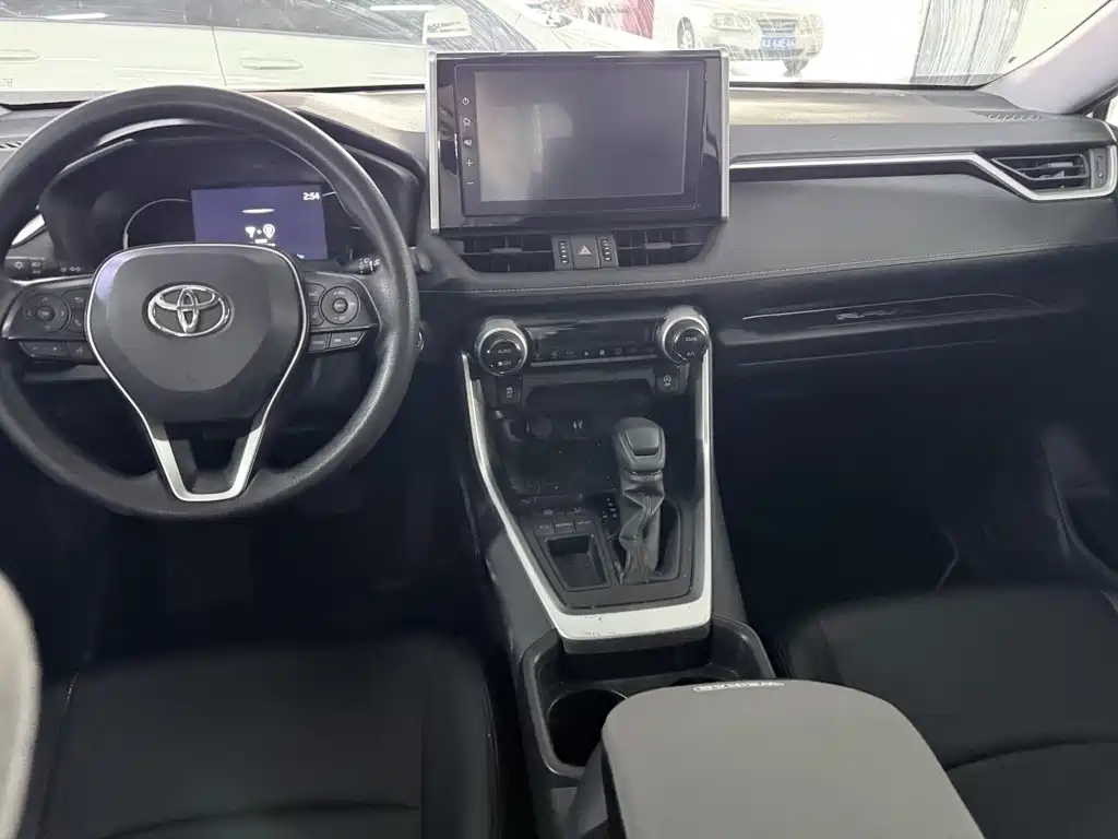 Toyota RAV4 — миниатюра 10