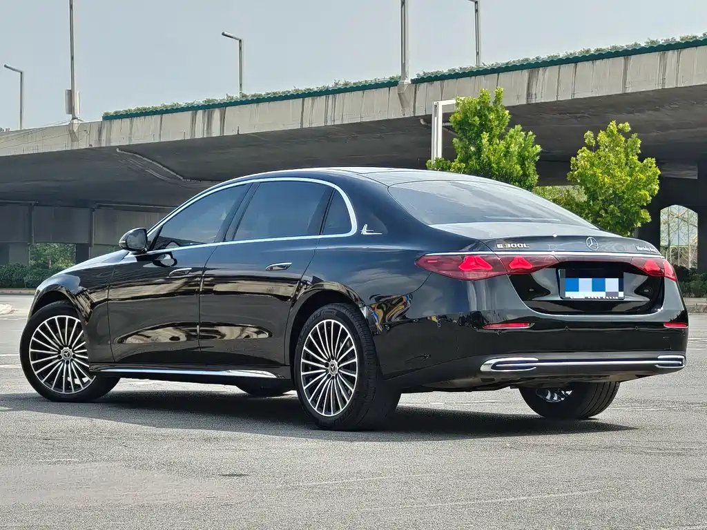 Mercedes-Benz E-Class — миниатюра 4