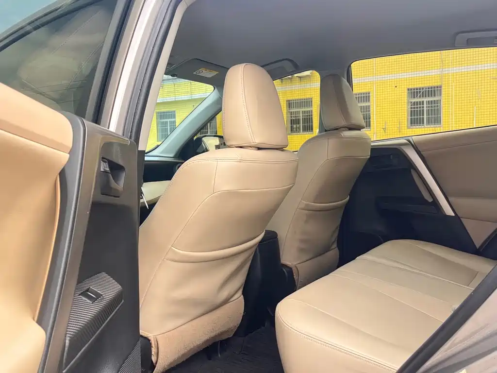 Toyota RAV4 — миниатюра 7