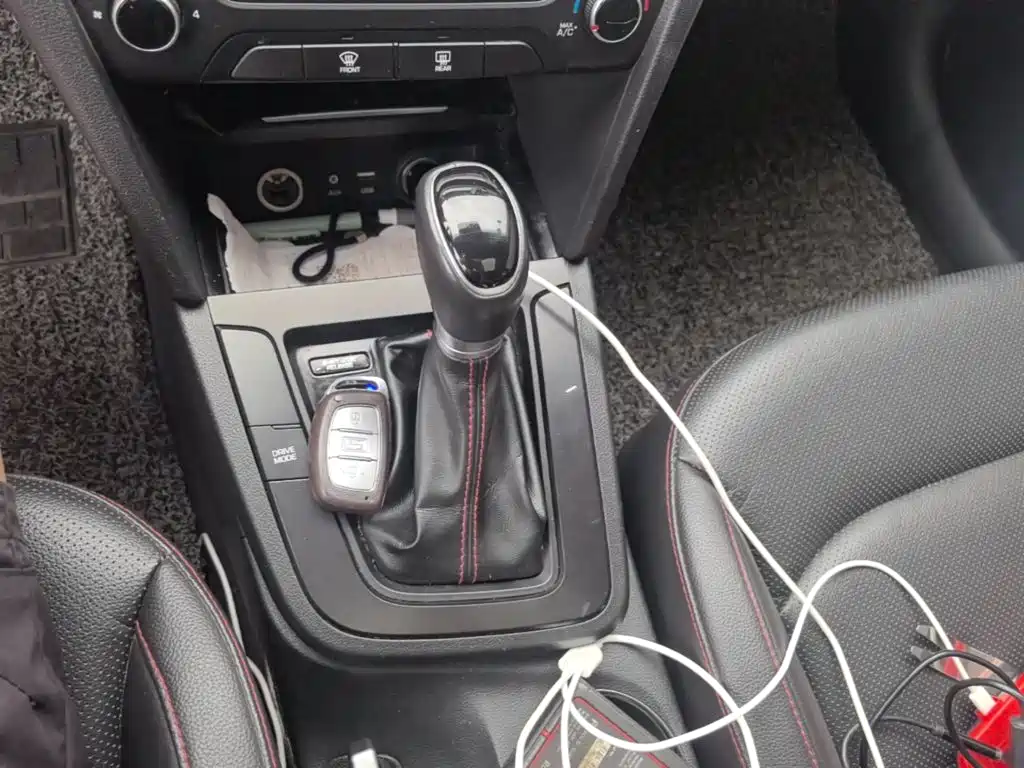 Hyundai Elantra — миниатюра 14
