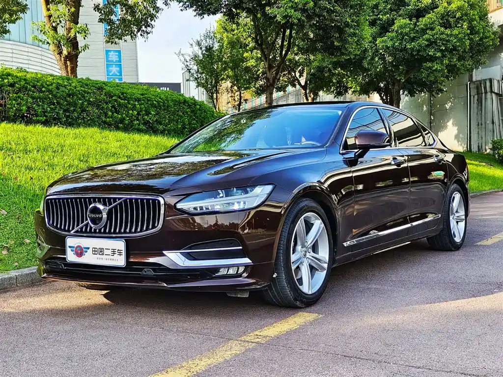 VOLVO S90