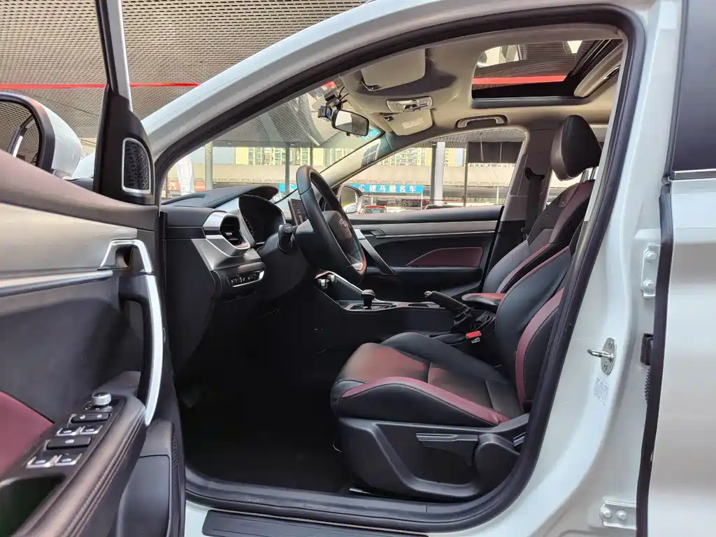 Geely Binyue — миниатюра 9