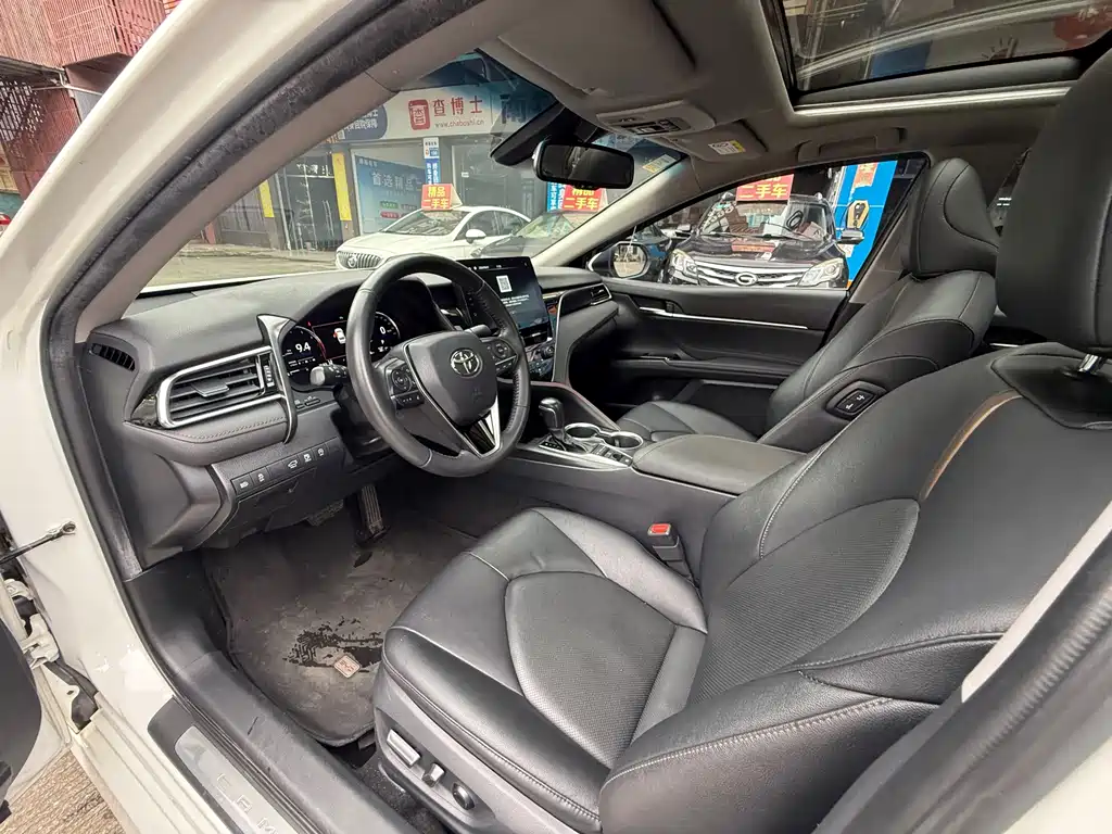 Toyota Camry — миниатюра 7