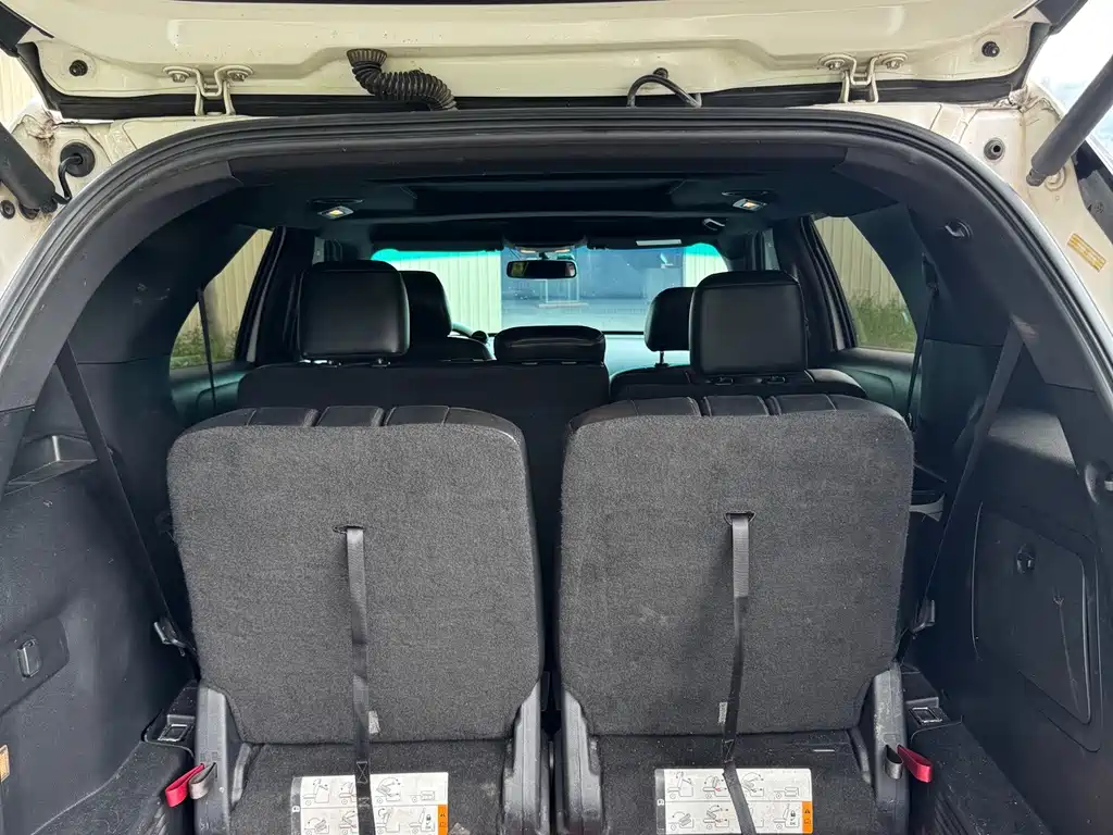 Ford Explorer (Import) — миниатюра 16