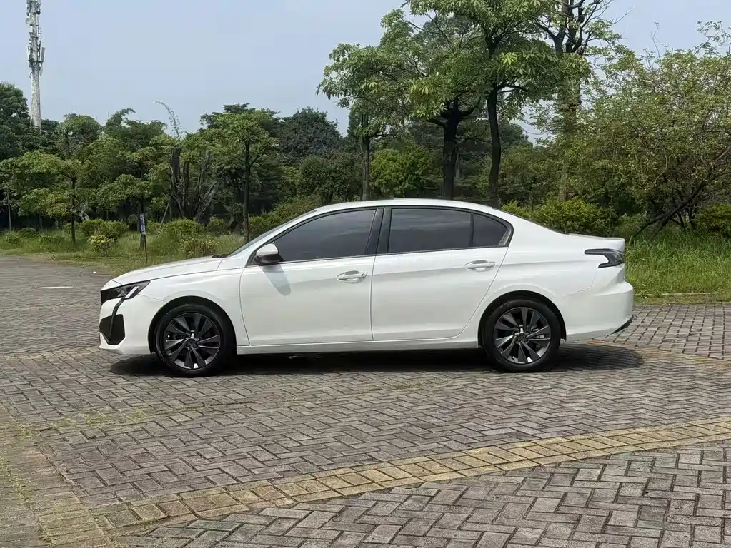 Peugeot 408 — миниатюра 5