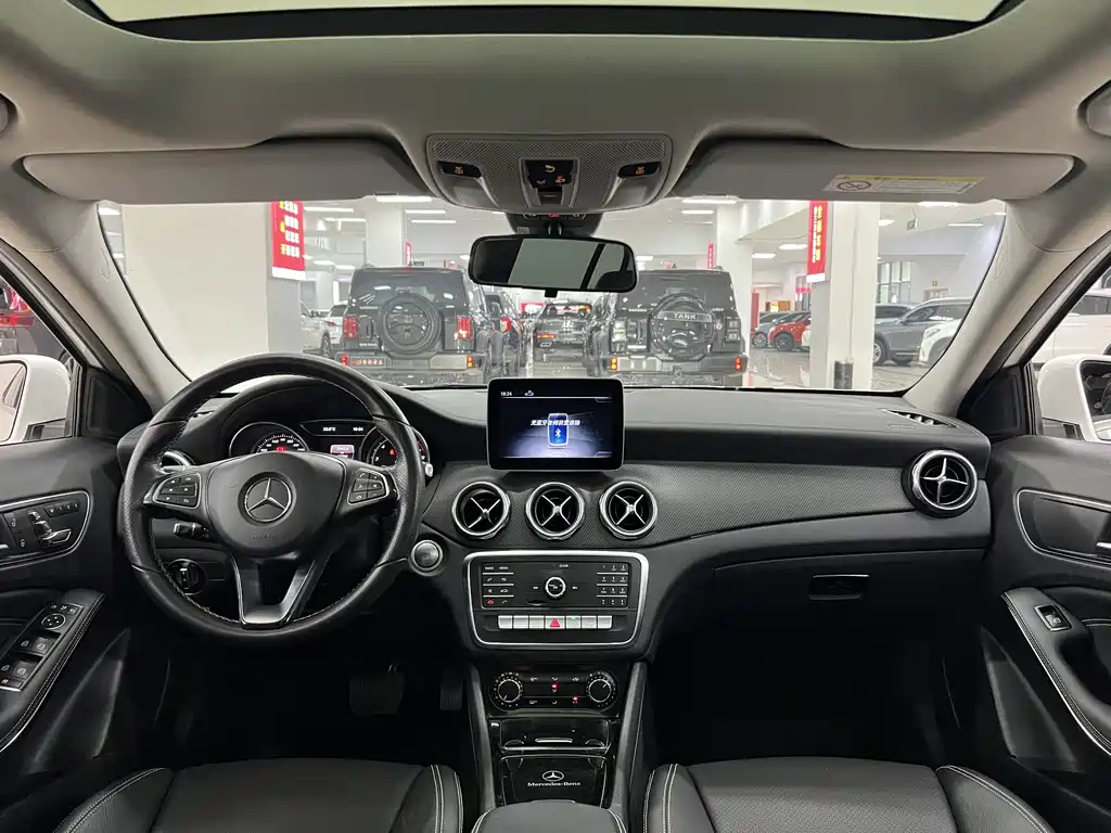 Mercedes-Benz GLA 2018 GLA 200 Fashion