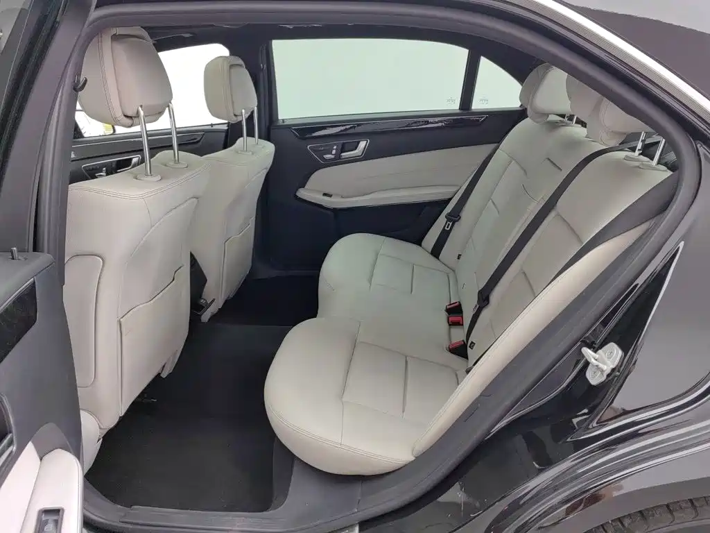 Mercedes-Benz E-Class — миниатюра 15