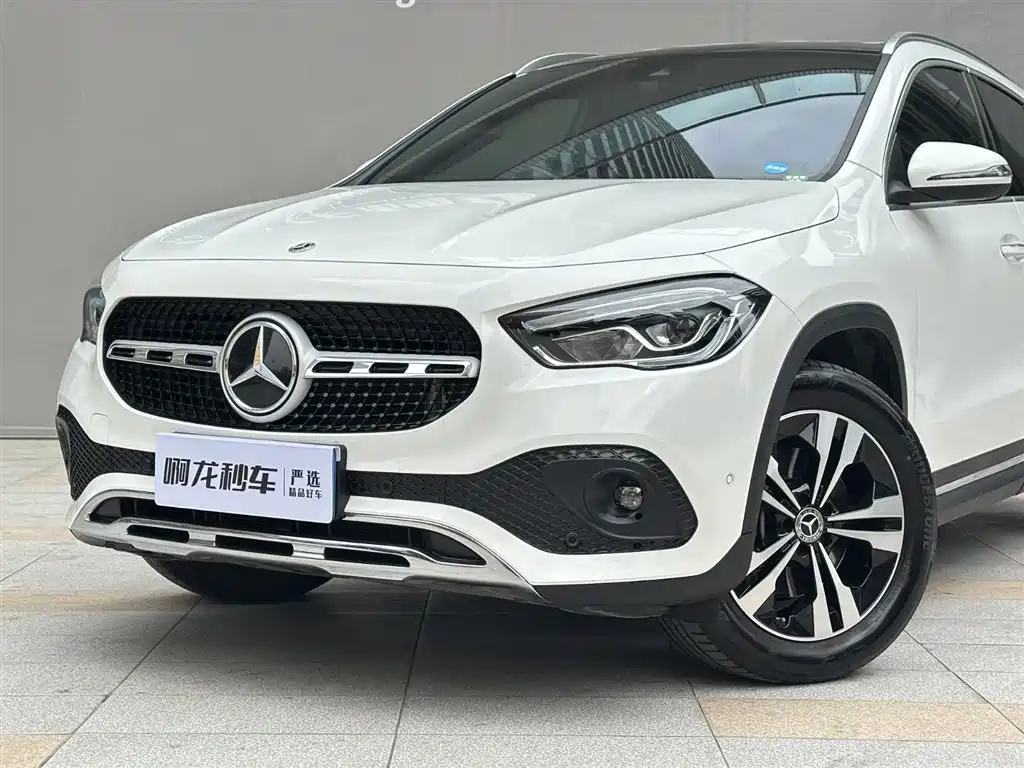 MERCEDES-BENZ GLA