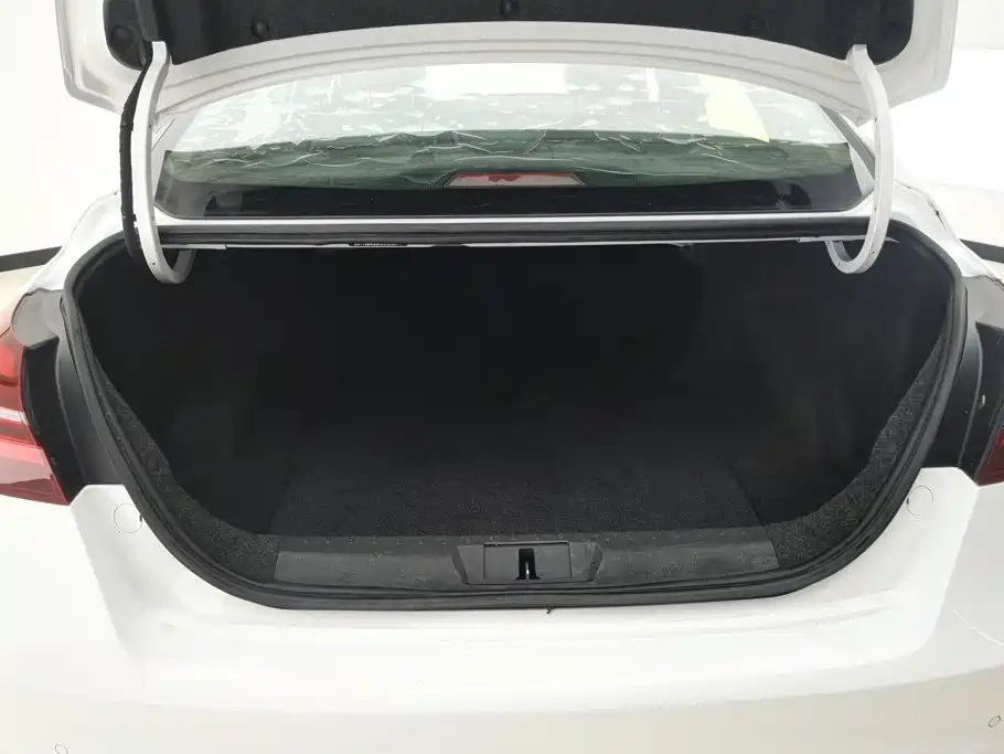Geely Emgrand — миниатюра 4