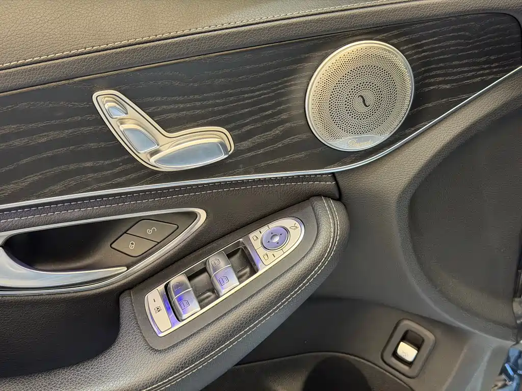 Mercedes-Benz C-Class — миниатюра 12