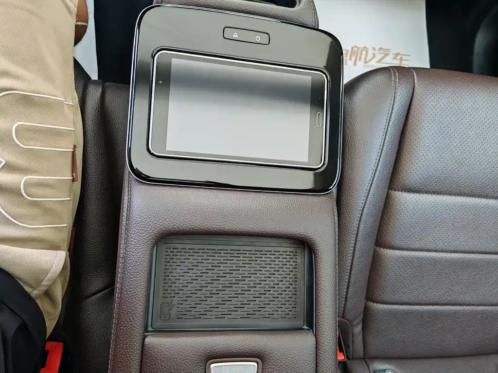 Mercedes-Benz GLS - фото 14