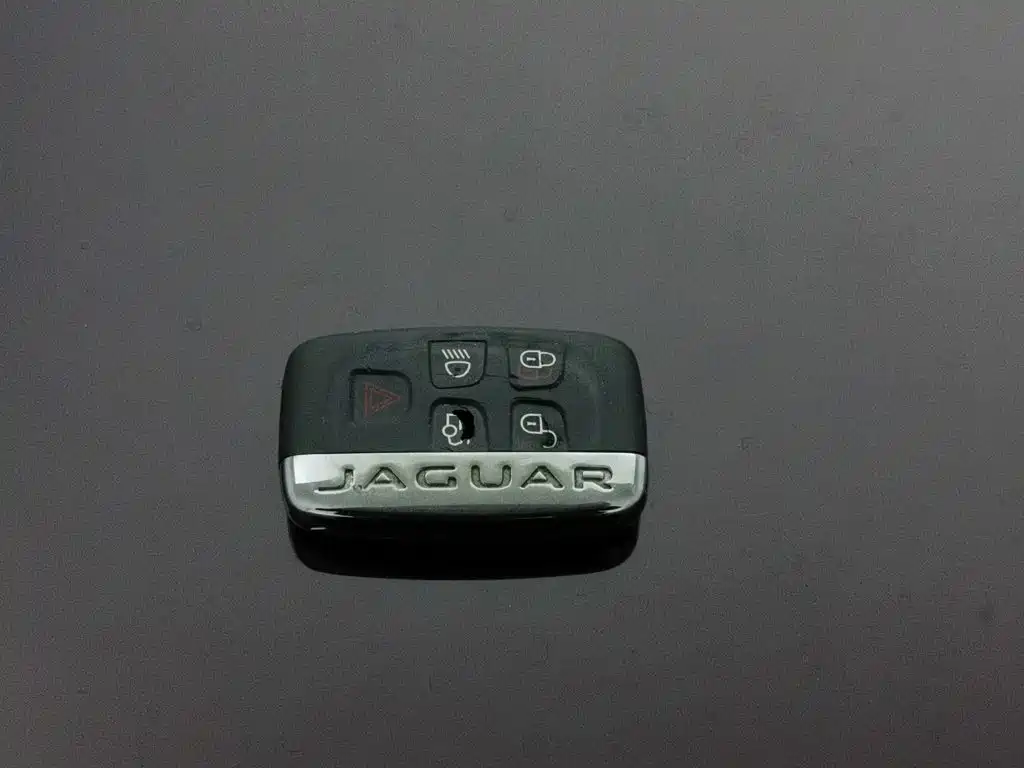 Jaguar XJ — миниатюра 19