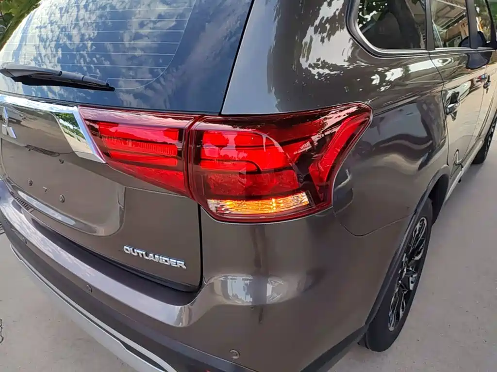Mitsubishi Outlander — миниатюра 8