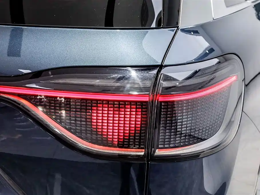 AITO ASK THE WORLD M9