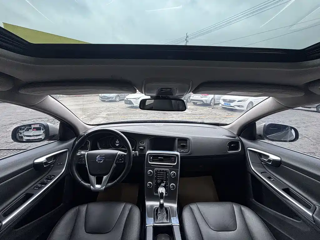 Volvo V60 2015 T5