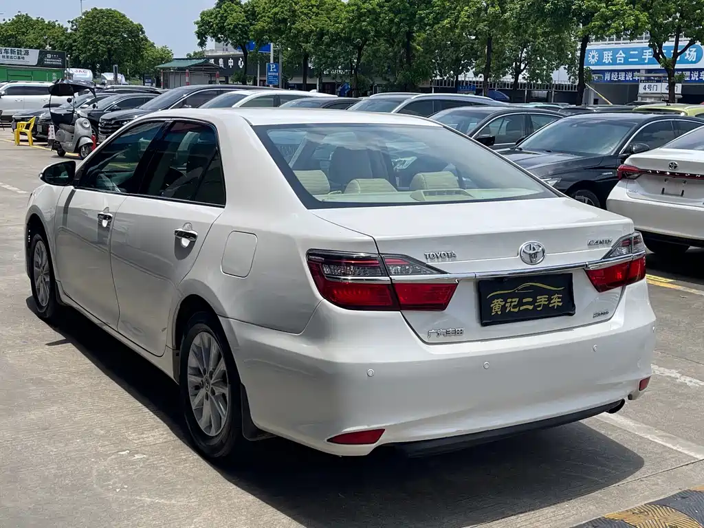Toyota Camry — миниатюра 4