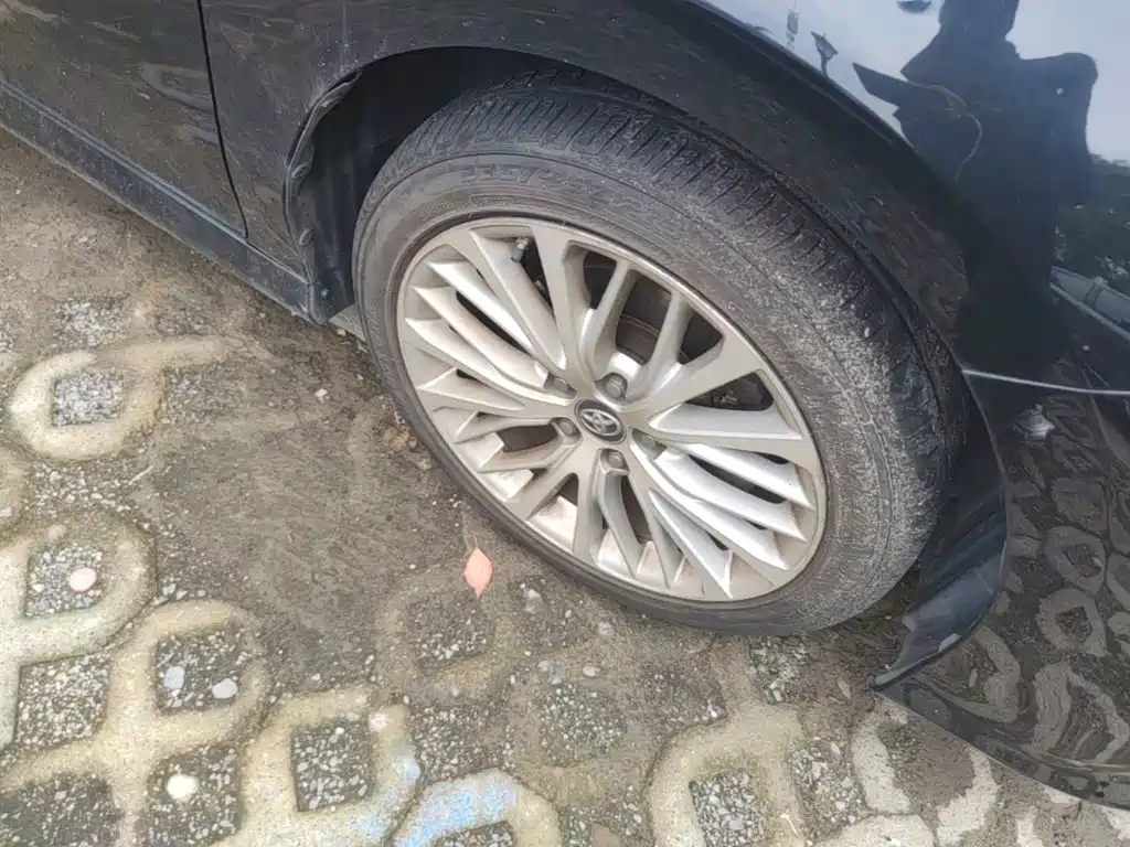 Toyota Camry — миниатюра 12