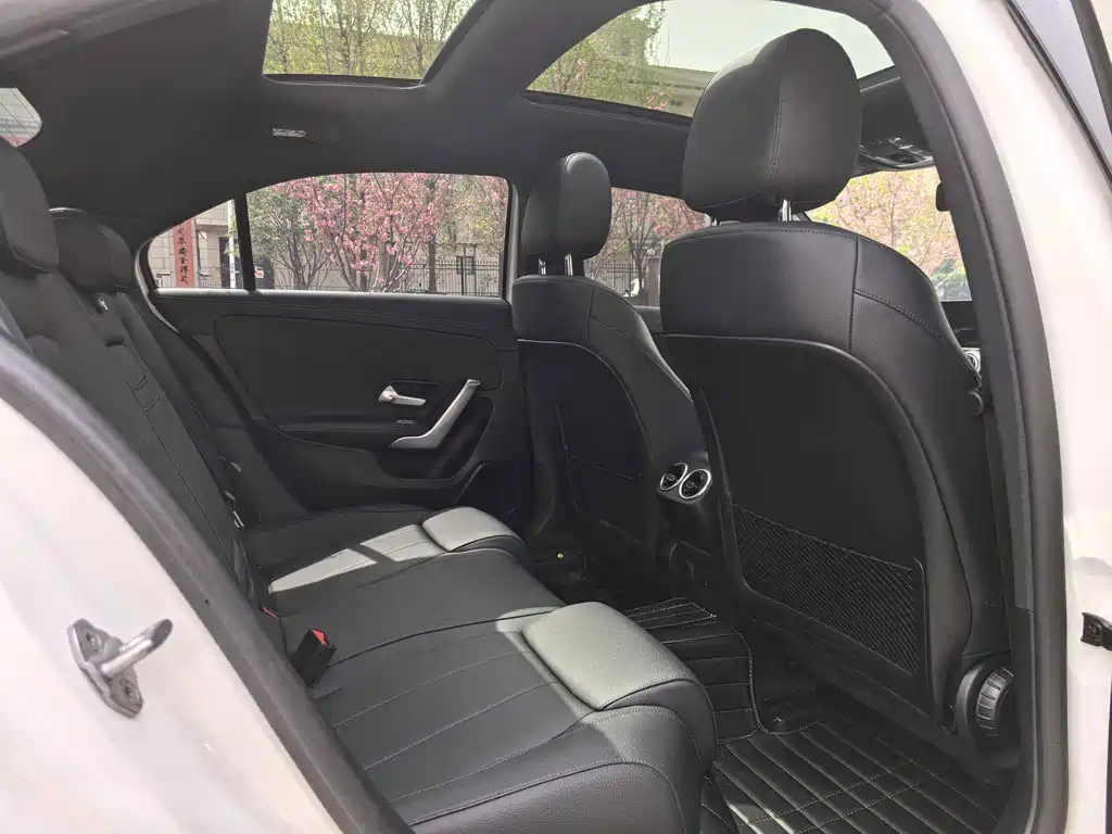 Mercedes-Benz A-Class — миниатюра 7