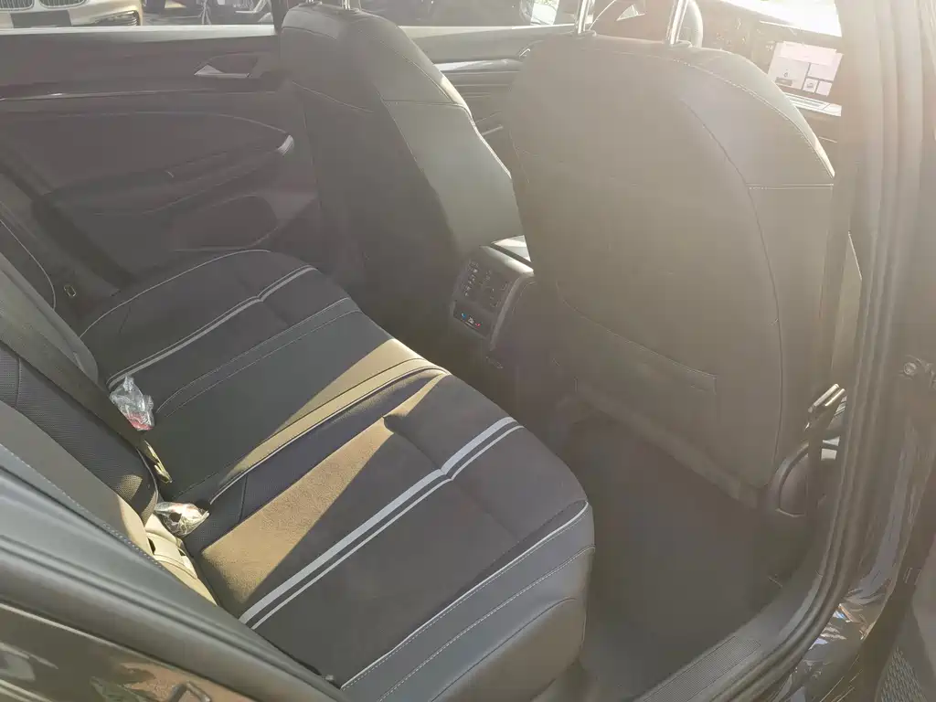 Volkswagen Golf — миниатюра 18