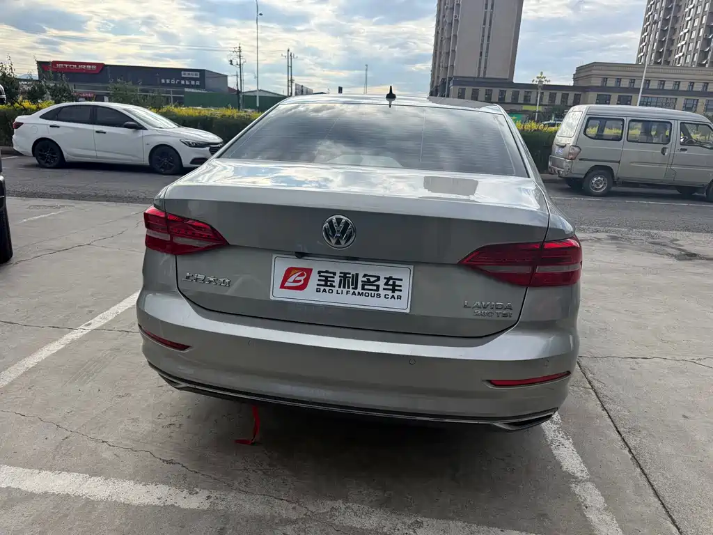Volkswagen Lavida — миниатюра 5