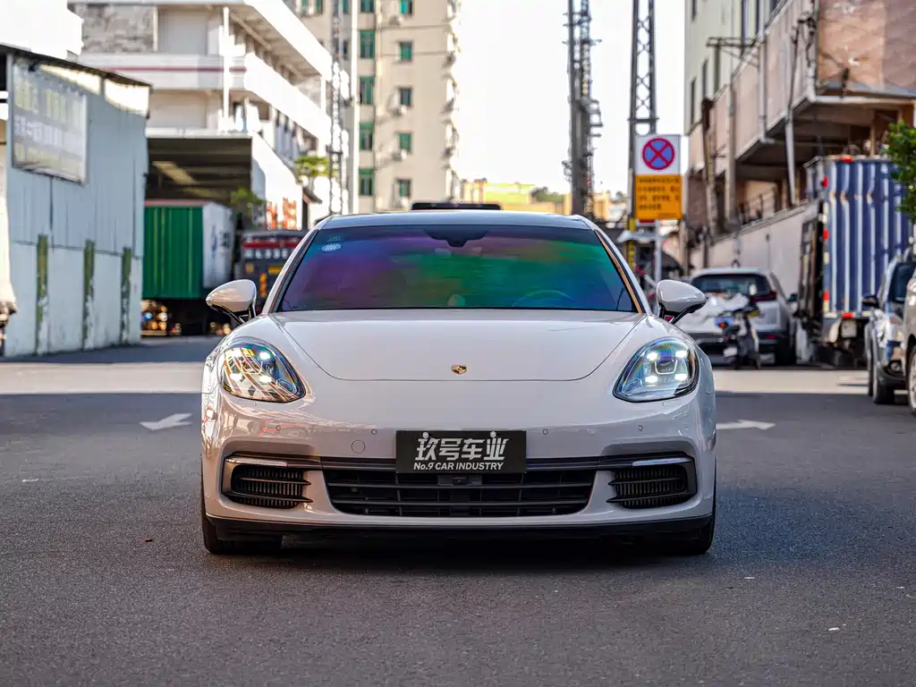 PORSCHE PANAMERA