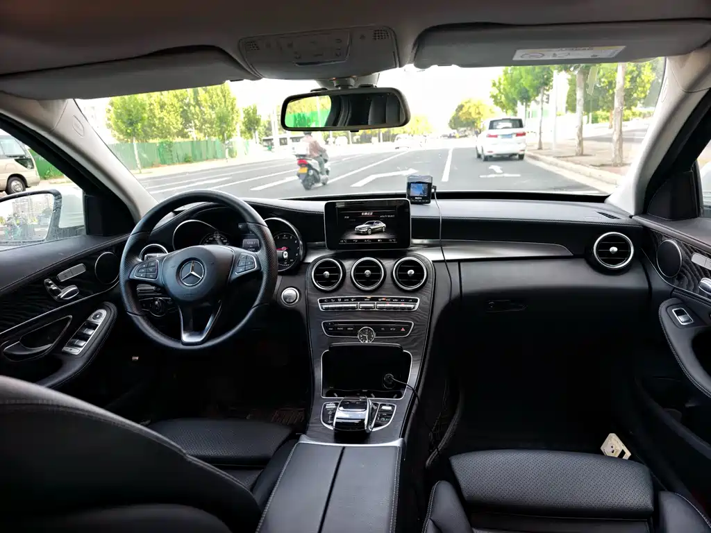 Mercedes-Benz C-Class — миниатюра 4