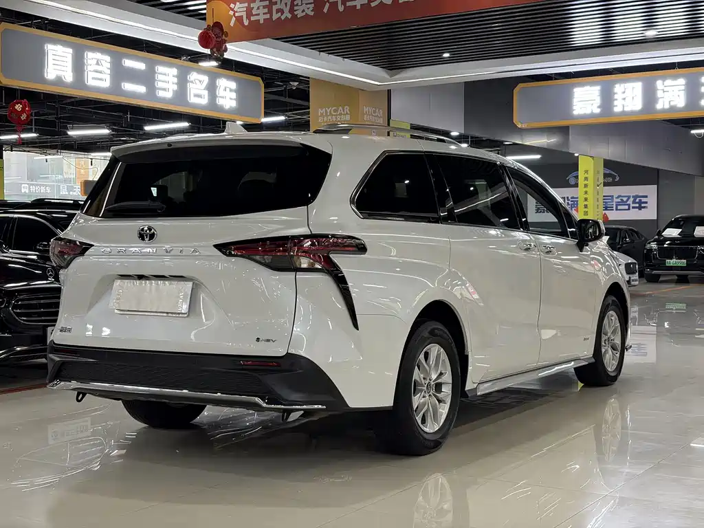 Toyota Granvia — миниатюра 4