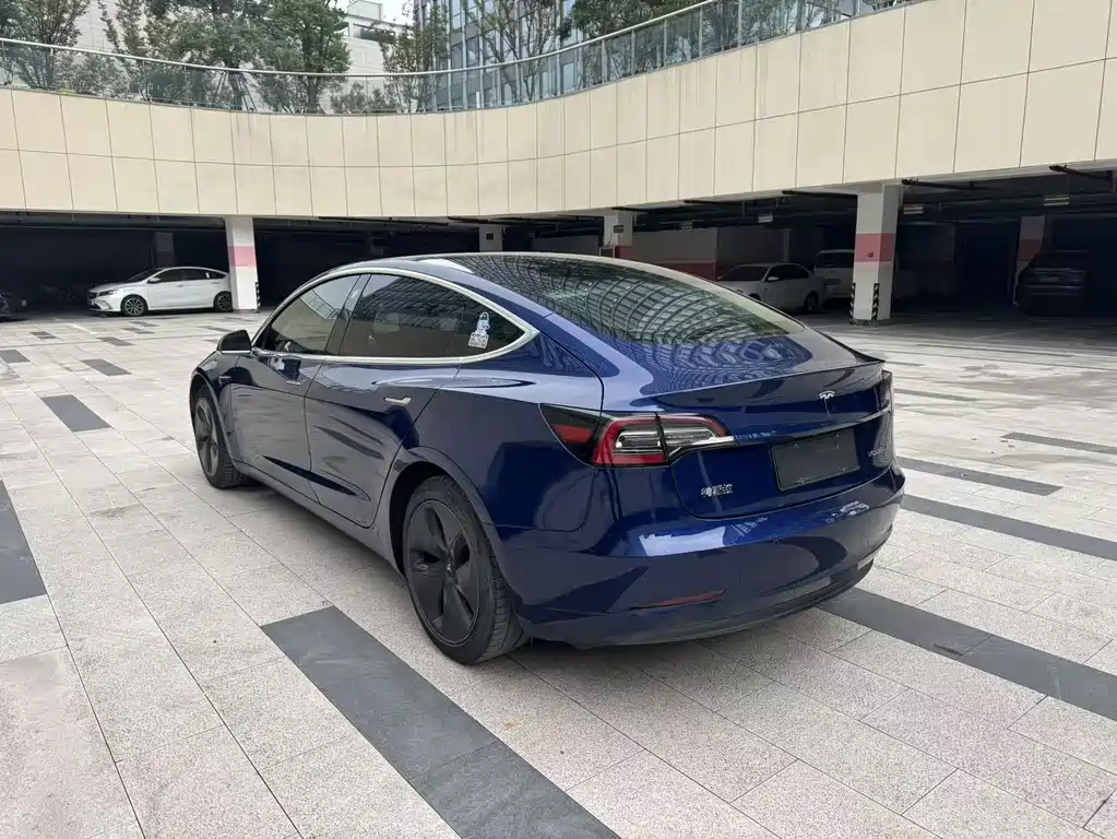 Tesla Model 3 — миниатюра 5