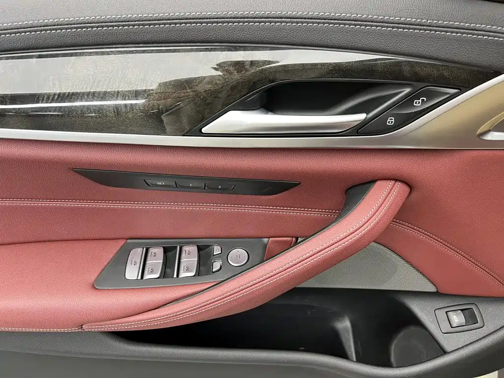 BMW 5 Series — миниатюра 9