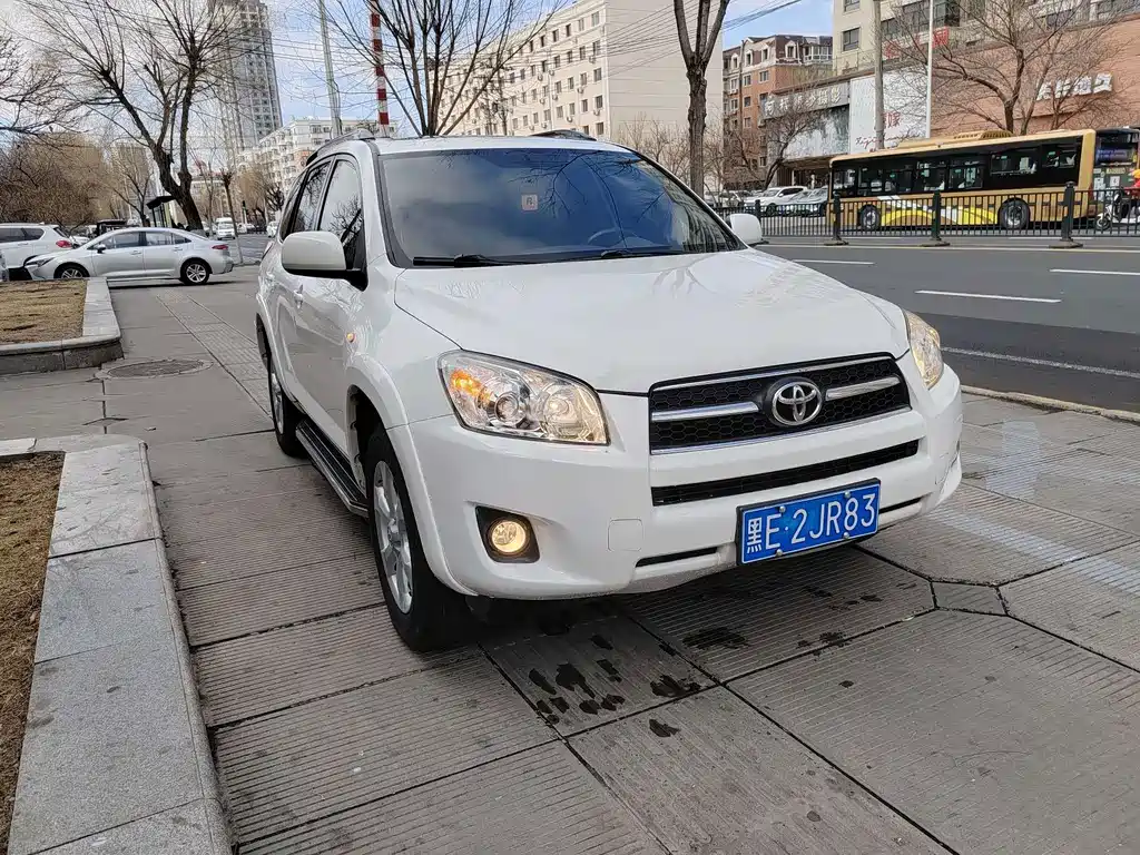 Toyota RAV4 — миниатюра 2