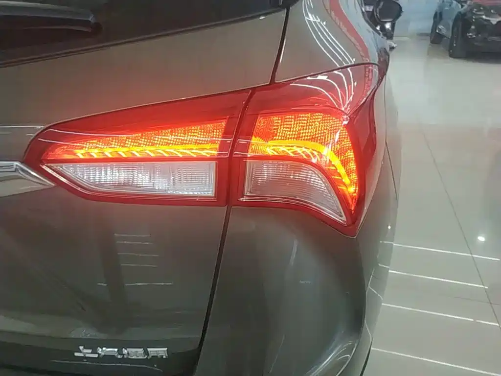 Buick Envision Plus — миниатюра 8