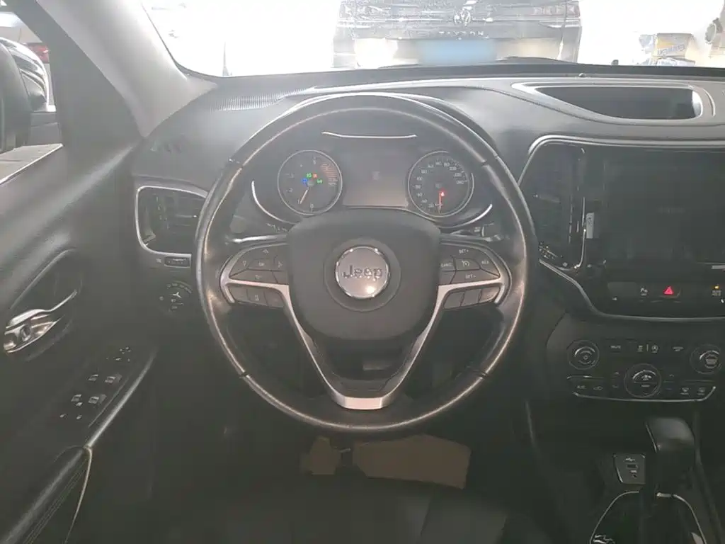 Jeep Cherokee — миниатюра 11