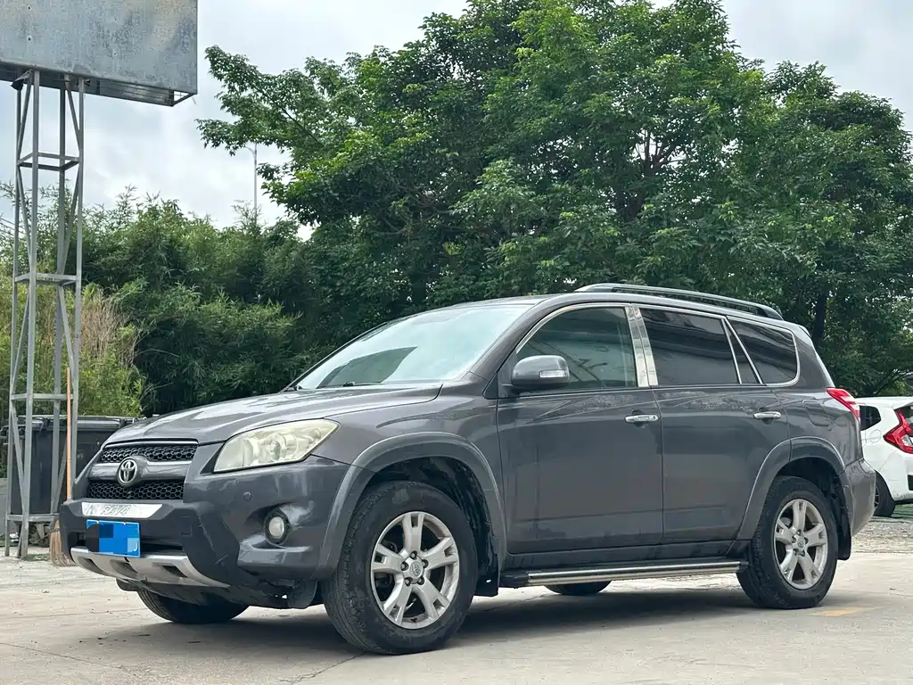 Toyota RAV4 2011