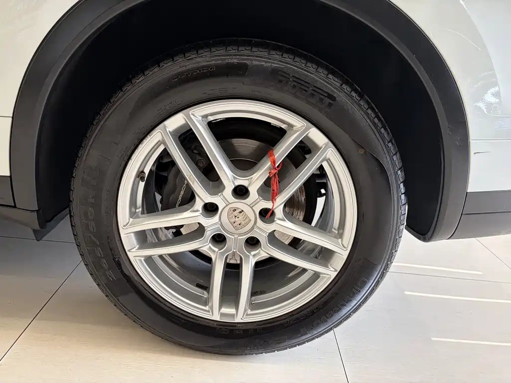 Porsche Cayenne — миниатюра 17