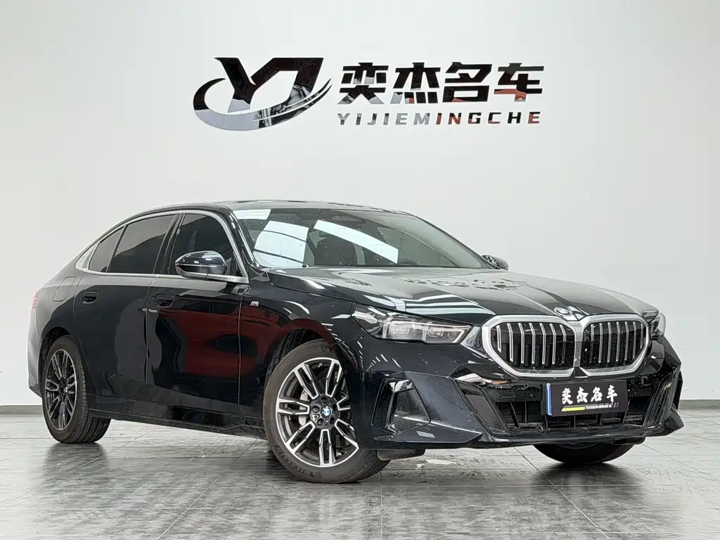 BMW 5 Series — миниатюра 3