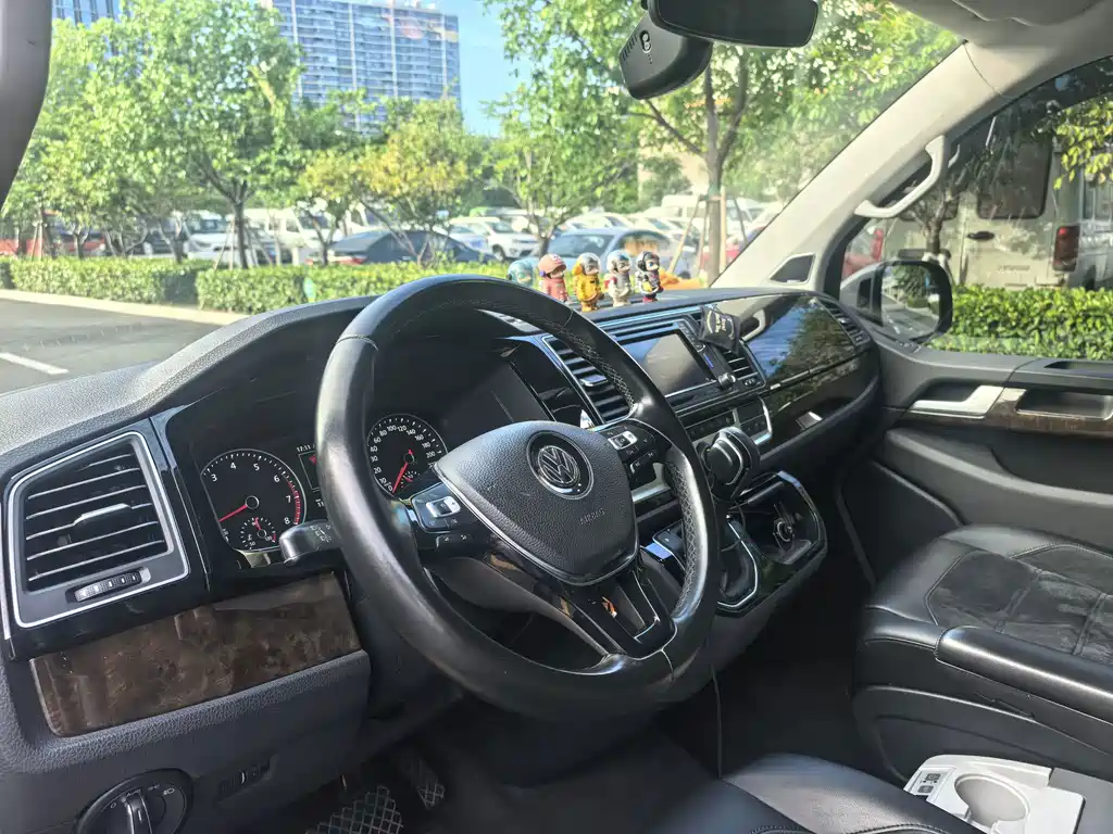 Volkswagen Multivan — миниатюра 5