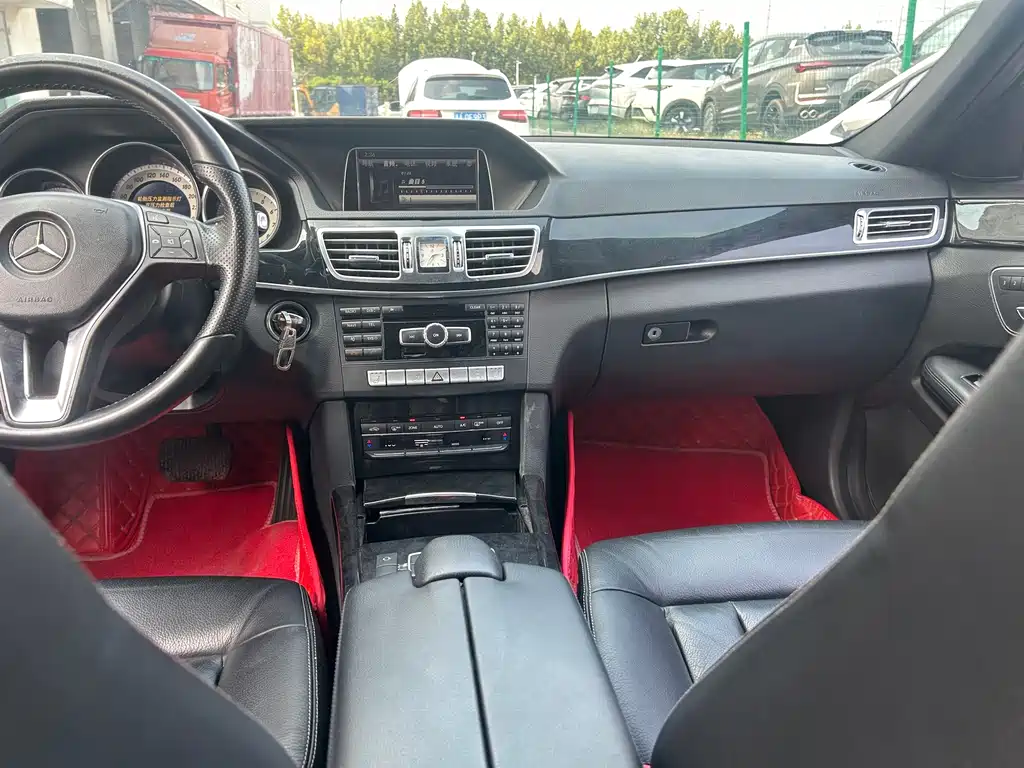 Mercedes-Benz E-Class — миниатюра 7