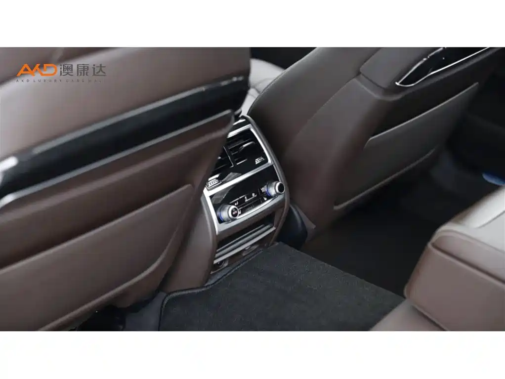 BMW 7 Series - фото 9