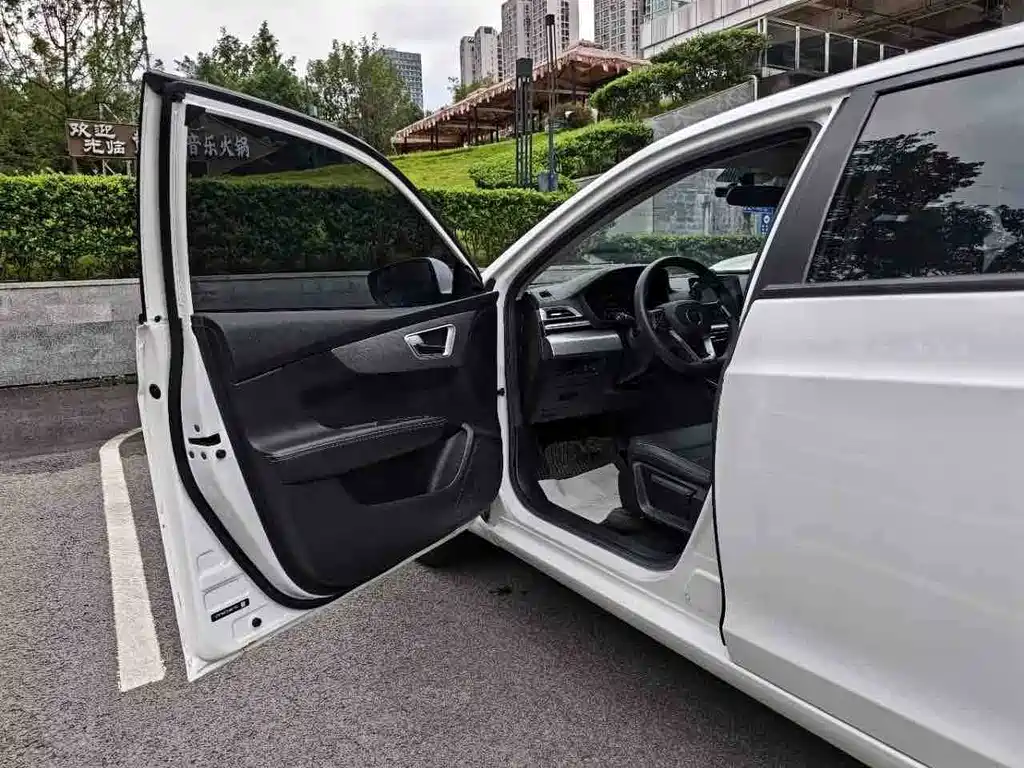 BYD Qin — миниатюра 17