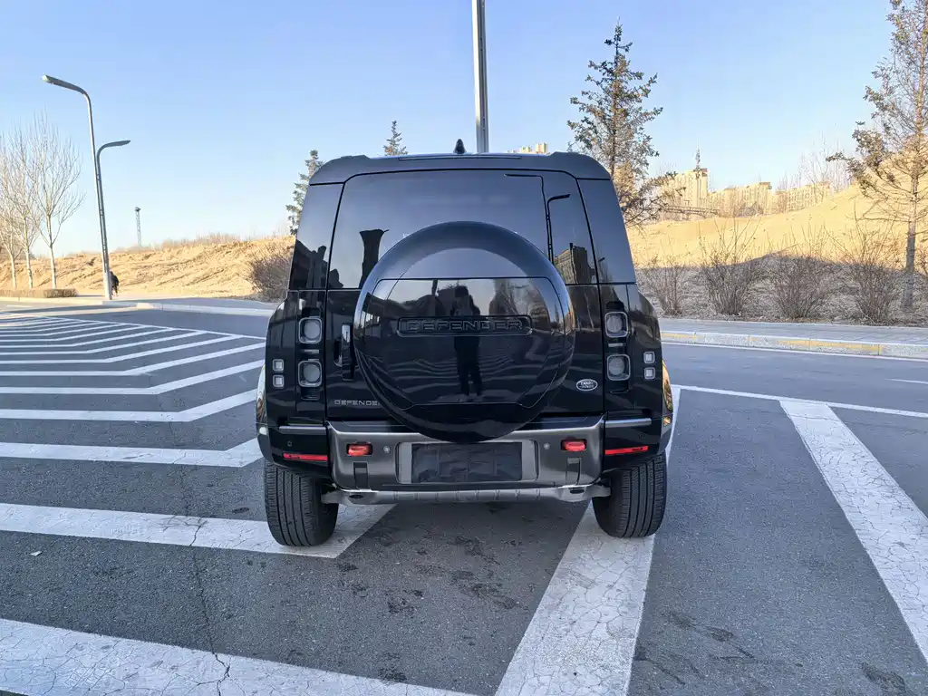 LAND ROVER DEFENDER