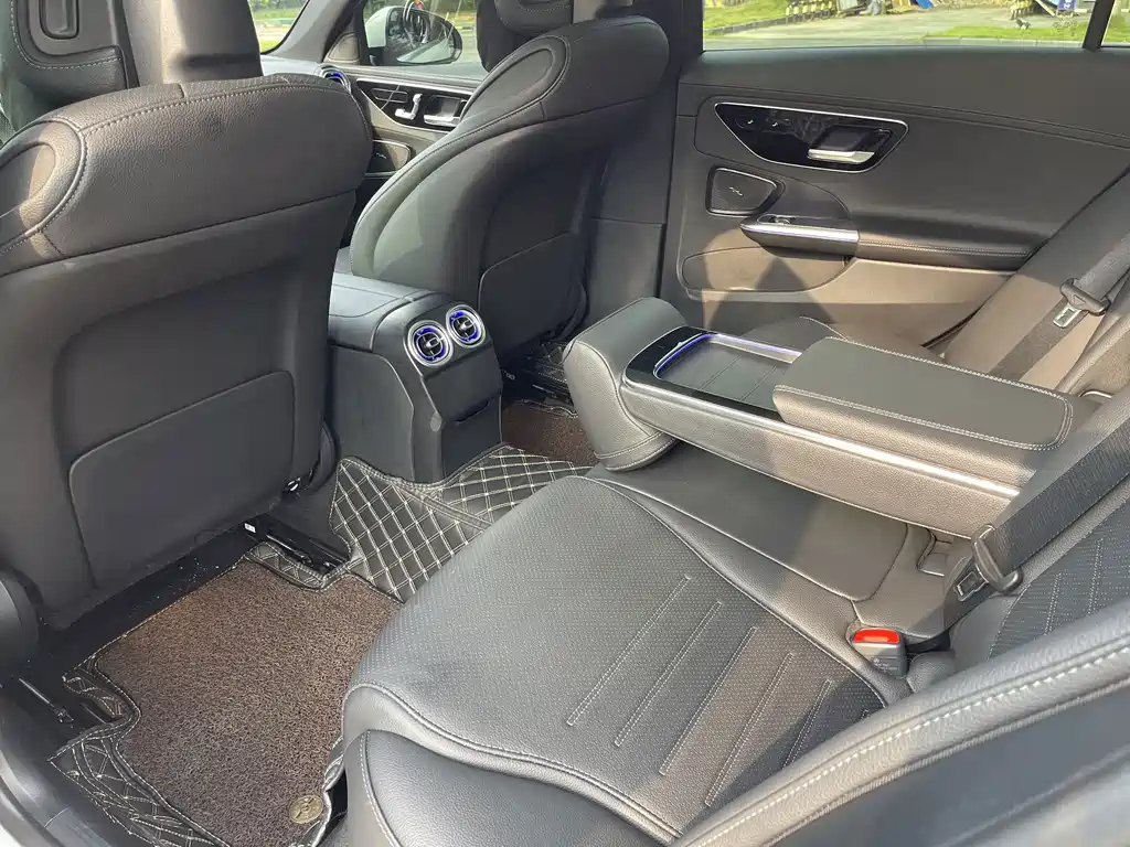 Mercedes-Benz C-Class — миниатюра 8