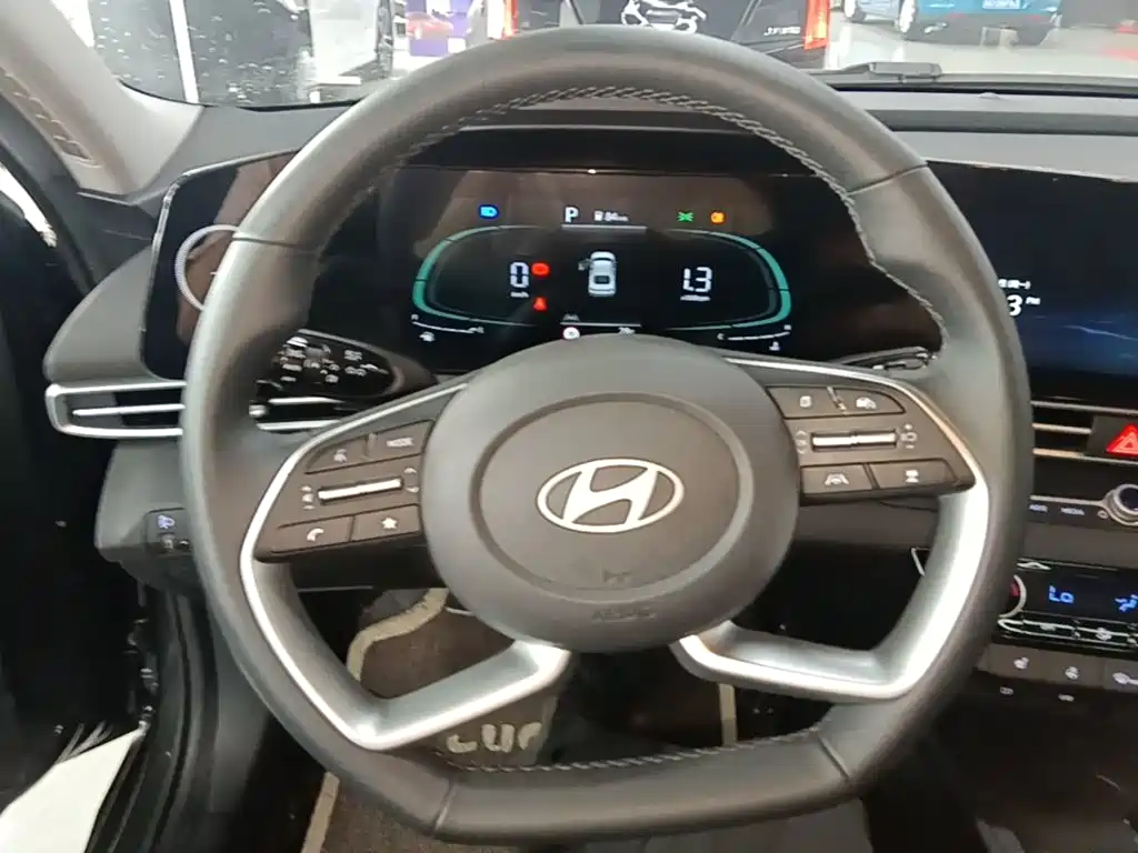 Hyundai Elantra — миниатюра 11