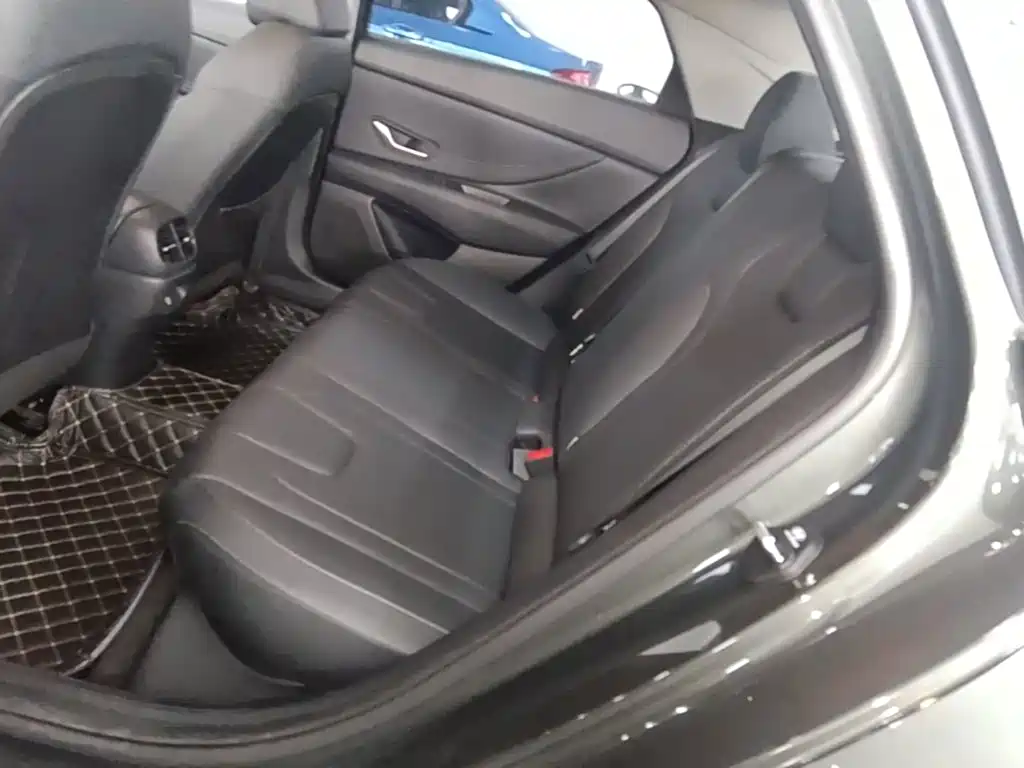 Hyundai Elantra — миниатюра 17